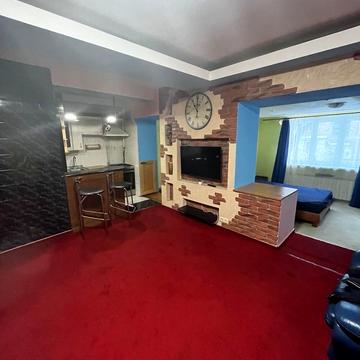 Академіка Корольова вул., 7