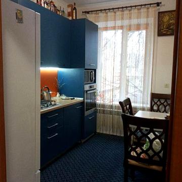 2к.кв рядом с м.Мудрого две мин.пешком