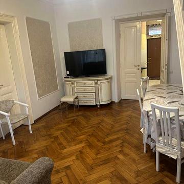 Оренда 4х кімнатної двохрівневої квартири вул Б Меритина