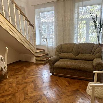 Оренда 4х кімнатної двохрівневої квартири вул Б Меритина