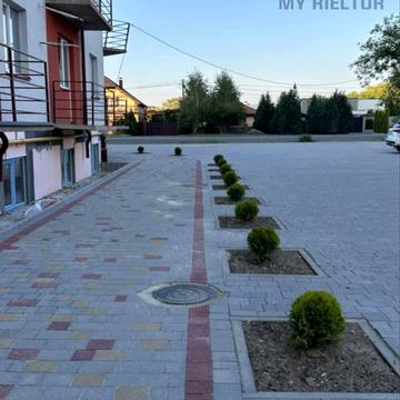 Єнківська, 18