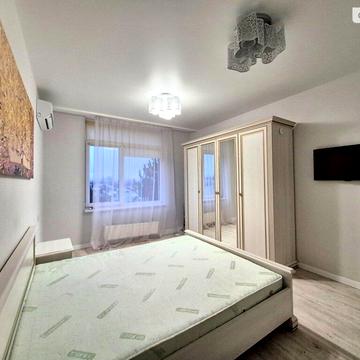 Юнацька вул., 17