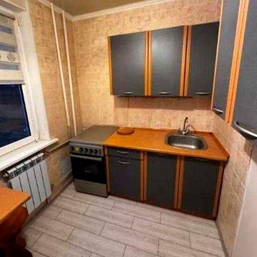 Продам гарну 2-кімнатну квартиру на Олексіївці метро Перемога.