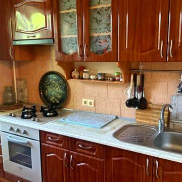 Молодіжна вул., 27