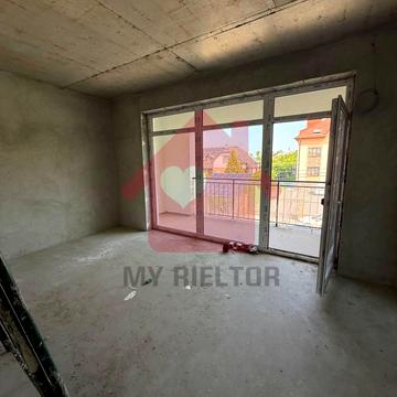 Університетська вул., 8