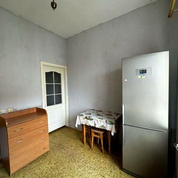 Однокімнатна квартира нестандарте планування (ДНС) Будинок цегляний