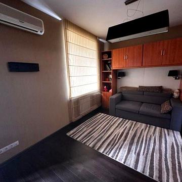 Оренда двокімнатної квартири в центрі міста + паркомісце