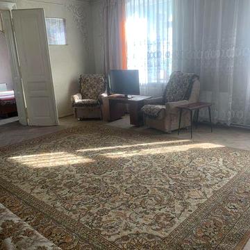 Власник. Здається квартира в центрі.