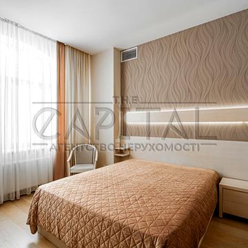 Дмитрівська вул., 69