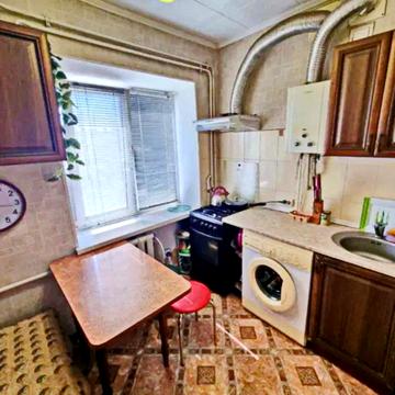 Павла Скоропадського вул. (Адмірала Макарова), 2