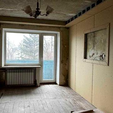 Продаю 3 к.кв в центре Чугуева (под Ваш уникальный ремонт)