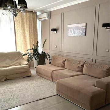 Дмитрівська вул., 45