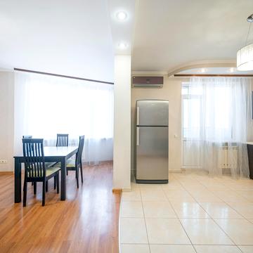 Дніпровська набережна вул., 25