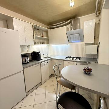 Ольжича вул., 10