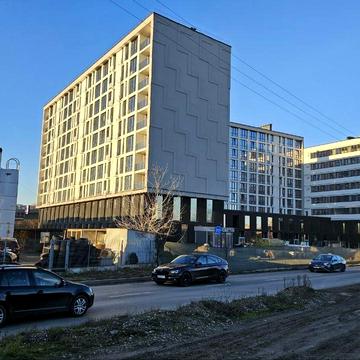 Надрічна вул., 1