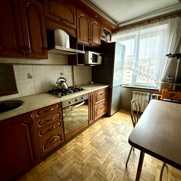 Героїв просп., 9