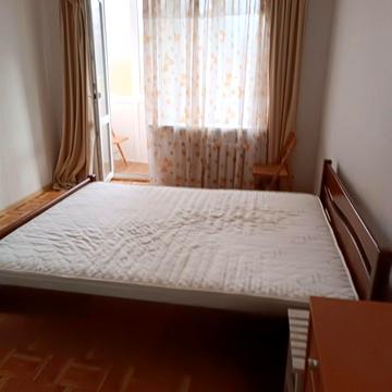 Академіка Корольова вул., 70