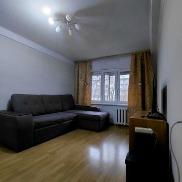 Ореста Левицького вул. (Академіка Курчатова), 4