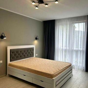 Здається ексклюзивна 3-кімнатна квартира з кухнею-студією