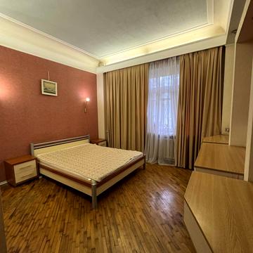 Миру вул., 20