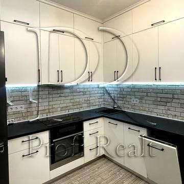 Братська вул., 12