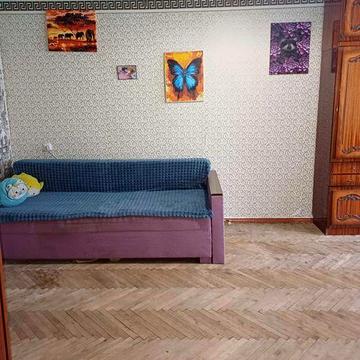 Сдам 1 комнатную кв напротив Класса ХТЗ БЕЗ КОМУНАЛЬНЫХ