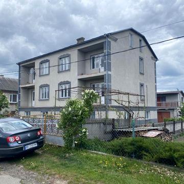 3-ох поверховий будинок із 2-ою літньою кухнею, тераса