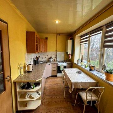 Продам 2-кімнатну квартиру в центрі, вул. Довга | Без комісії