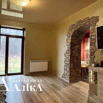 Продам будинок з ремонтом передмісті