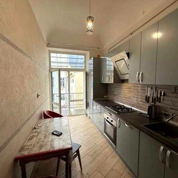 Продам 3-х комнатную квартиру в центре города