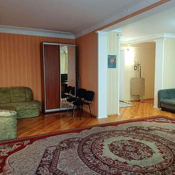 Університетська пл. (Радянська), 55