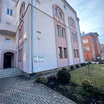 Найдешевша трійка в будинку клубного типу готова до ремонту!