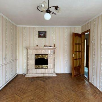 Продаєтья квартира  з діючим камином в центрі смт. Міжгірʼі