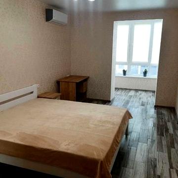 Домбровського, 3