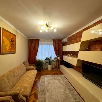 Євгена Коновальця вул., 14