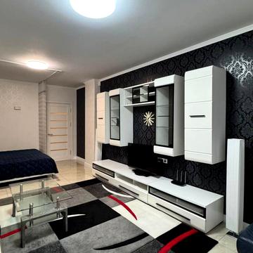 Залізнична вул., 17