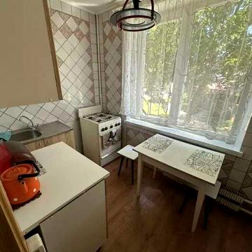 Нескорених вул., 4