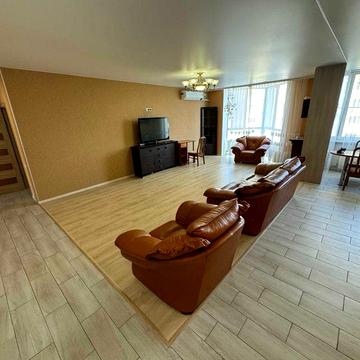 3 Кімнатна Студія в Центральній Частині Міста з Паркінгом