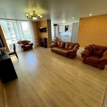 3 Кімнатна Студія в Центральній Частині Міста з Паркінгом