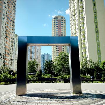 Воскресенська вул., 18