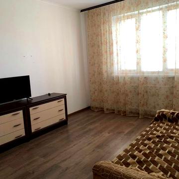 Воскресенська вул., 18