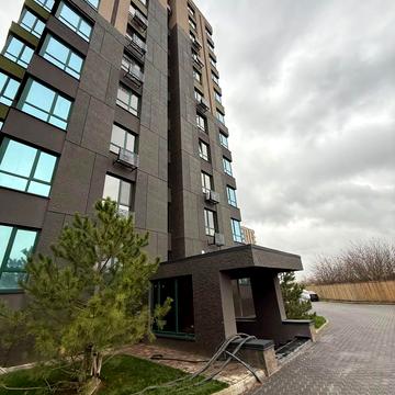 Героїв Небесної Сотні просп., 16/24