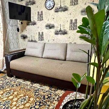 Продається 2-х кімнатна квартира біля парку та озера