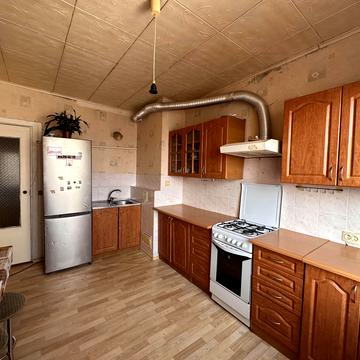 Героїв просп., 4