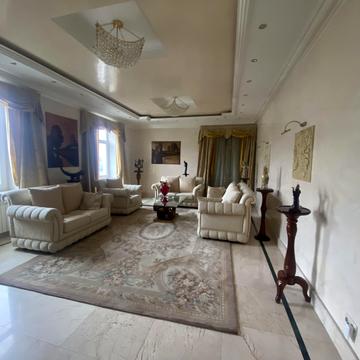 Пилипа Орлика вул., 6