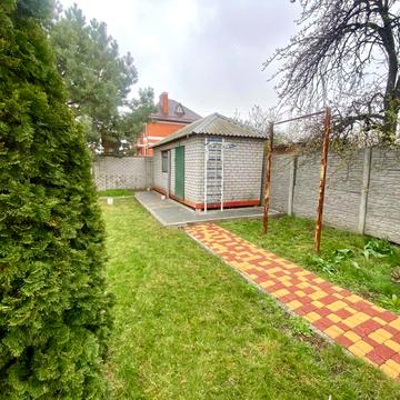 Лесі Українки вул., 37