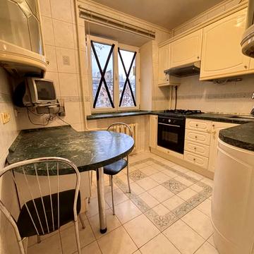 Семінарська вул., 13