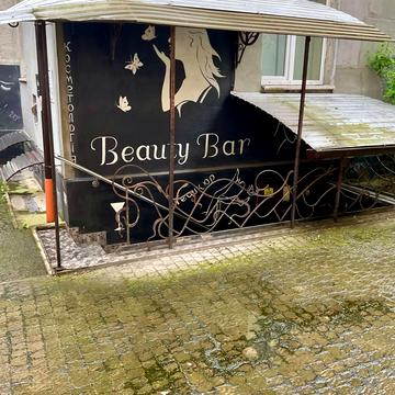 Тарнавського вул., 4