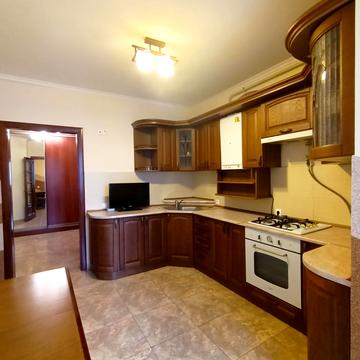 Богдана Хмельницького вул., 51г