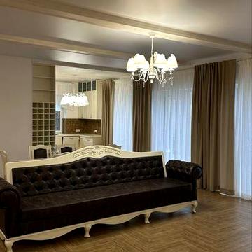 Окремий будинок в мальовничій місцевості